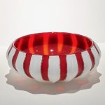 © Ausstellung " Graal", Zeitgenössisches Glas - Sammlung Denise und Marcel Heider._Évian-les-Bains - Damien François, Tomate, 2016, verre soufflé, taillé, photo Yann Savalle