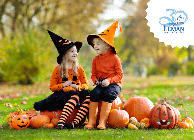 Deux enfants déguisés pour Halloween